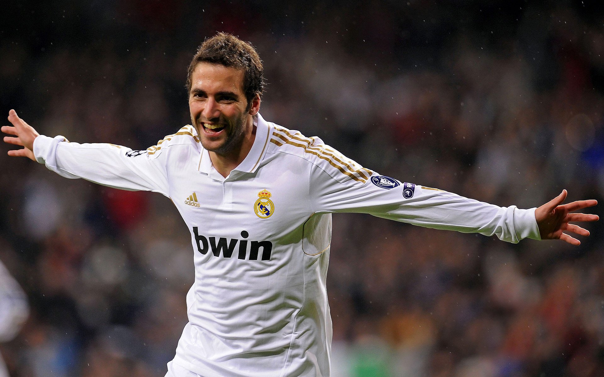 爱游戏官方论坛-西甲赛场火力全开,精彩进球和战术变化频繁出现,西甲精彩集锦